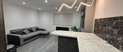 Comfort-Apartment, 2 Schlafzimmer, Nichtraucher, Küche | Wohnbereich