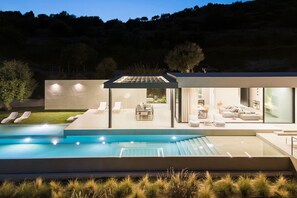 Pool - Luxury villa with pool - DiCasaInSicilia (Avola)