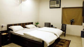 Deluxe Room, City View | Desk, iron/ironing board, free WiFi