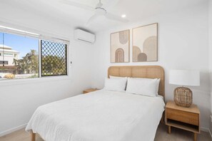 2 habitaciones, tabla de planchar con plancha, wifi y ropa de cama 
