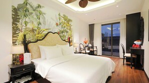 Laptop workspace, soundproofing, free WiFi