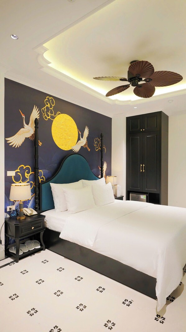 Laptop workspace, soundproofing, free WiFi