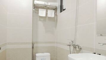 Bañera y ducha independientes, cabezal de ducha tipo lluvia