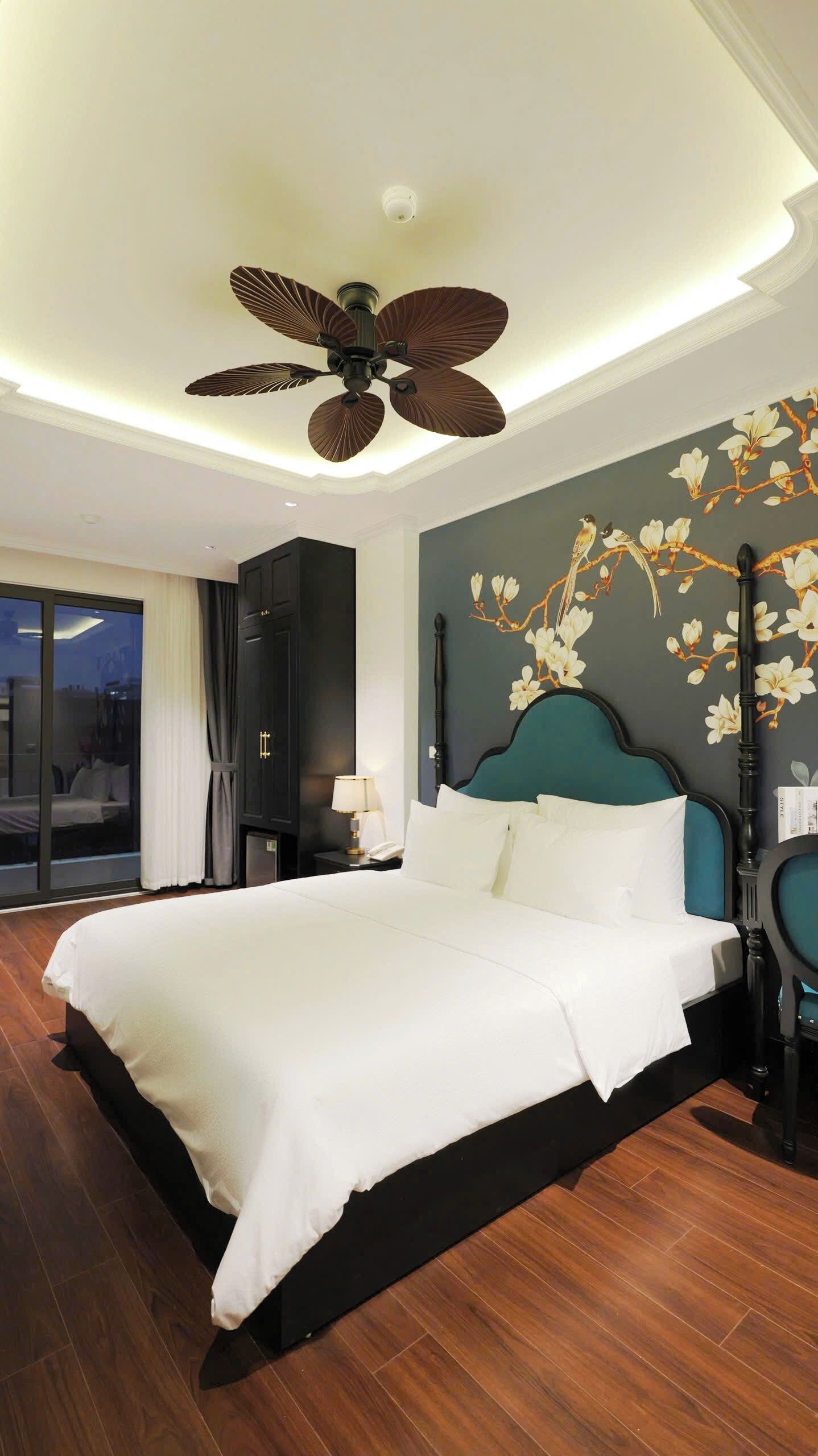 高级双人房, 阳台, 城市景观 | 迷你吧、办公桌、笔记本电脑工作区、隔音