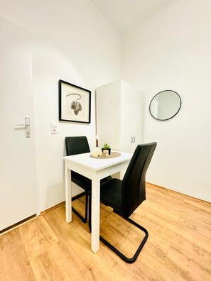 Apartemen Basic | Setrika/meja setrika