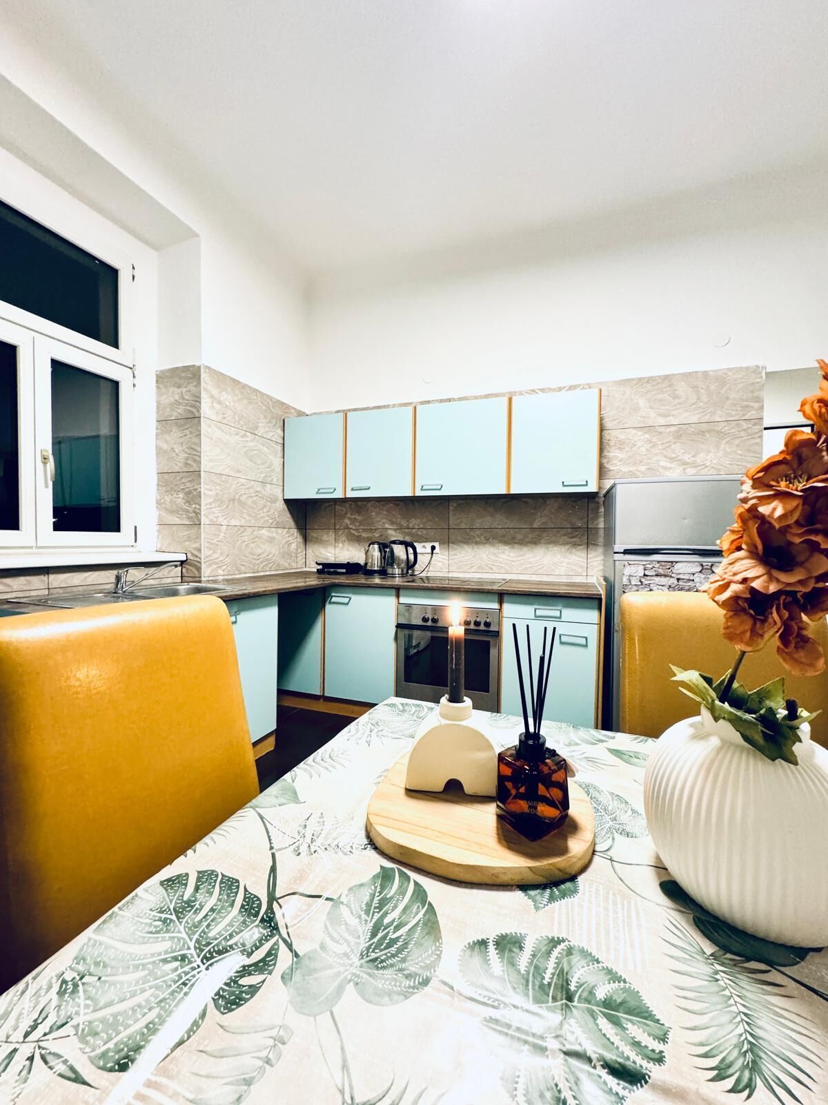 Basic Apartment | Private kitchen | Fridge, microwave, oven, stovetop