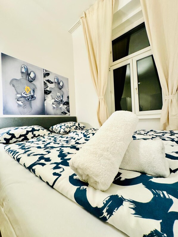 Eenvoudig appartement | Een strijkplank/strijkijzer