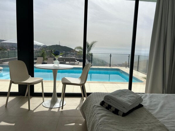 حمّام سباحة خارجي