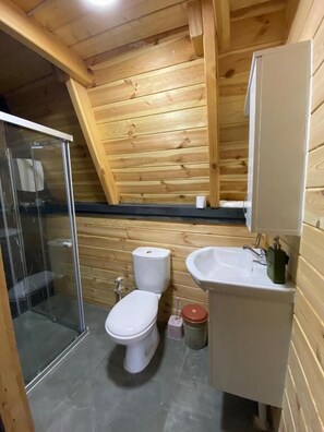 컴포트 방갈로, 산 전망 | 욕실 | 무료 세면용품, 헤어드라이어, 타월, 비누