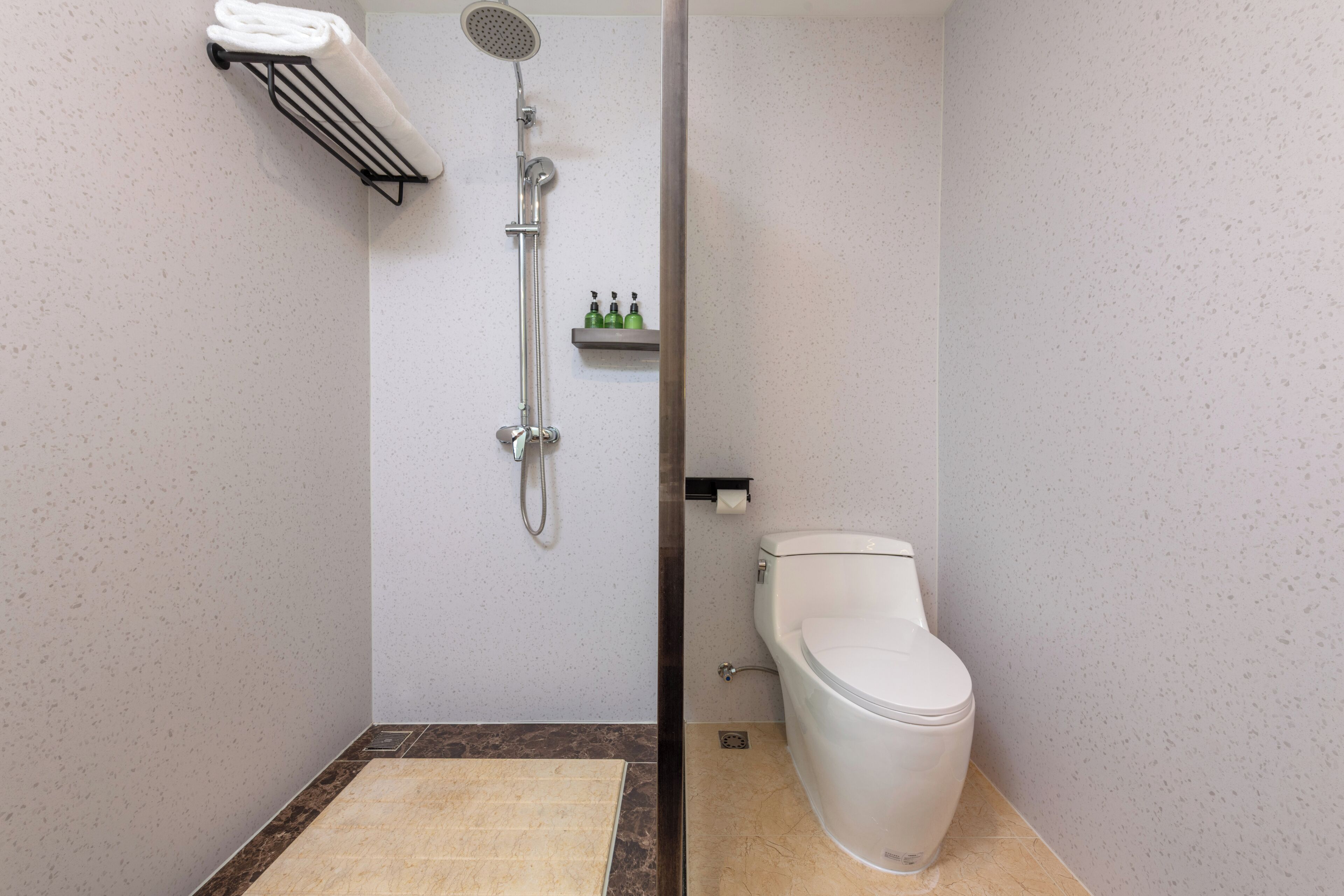 Comfort Double Room, City View | Bathroom | Shower, hair dryer, slippers, towels