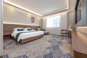 Desk, laptop workspace, blackout curtains, free WiFi - hezhoufuchuanyichengjiudian (Hezhou)