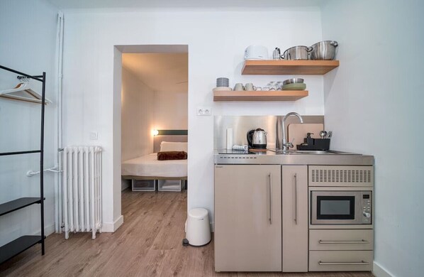 Habitación triple Confort, vista a la ciudad | Wifi gratis 