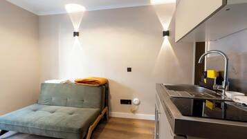 Chambre Triple Confort, vue ville | Coin séjour