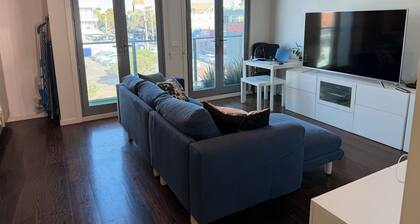 Bright Beachside Apartment in the Heart of Sandringham – Water Views