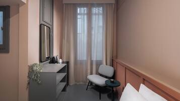 Estúdio standard, 1 cama King | Wi-Fi de cortesia, roupa de cama