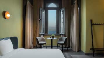 Soundproofing, free WiFi, bed sheets