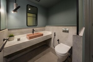 Free toiletries, towels, soap, shampoo