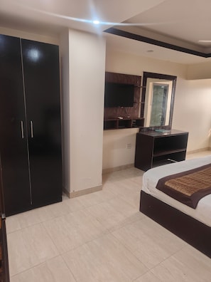 Superior Double Room, City View | Desk, free WiFi