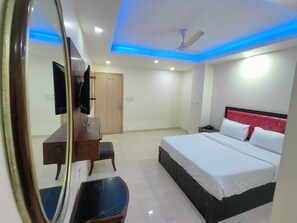 Desk, free WiFi - Hotel Mahal At Near By Airport  (New Delhi)