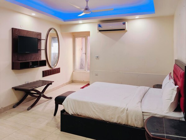 Superior Double Room, City View | In-room dining - Hotel Mahal At Near By Airport  (New Delhi)