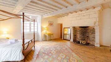 2 chambres, fer et planche à repasser, draps fournis