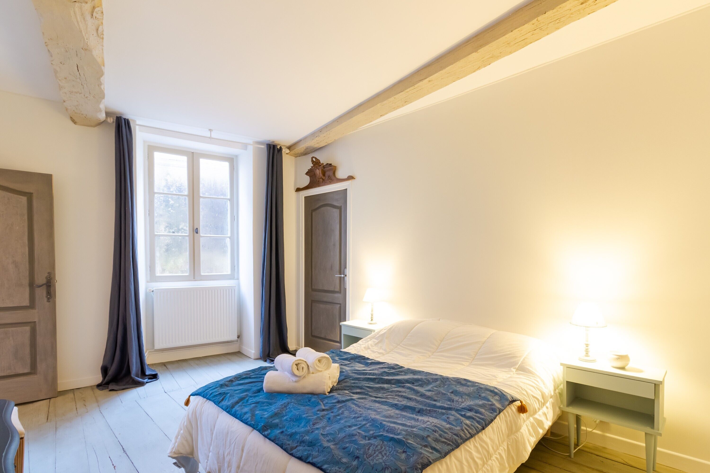 2 bedrooms, iron/ironing board, bed sheets