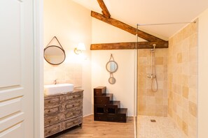 Shower, free toiletries, hair dryer, towels