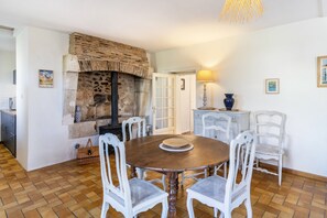 Dining - Gite du Château de la Renaudie – Peaceful Retreat in the Heart of Périgord Vert (Saint-Privat des Prés)