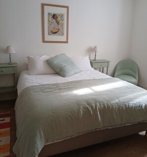 2 chambres, fer et planche à repasser, Wi-Fi, draps fournis