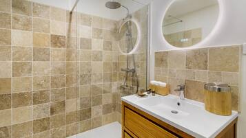 Shower, towels
