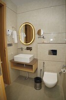 Ducha, toallas, jabón y champú