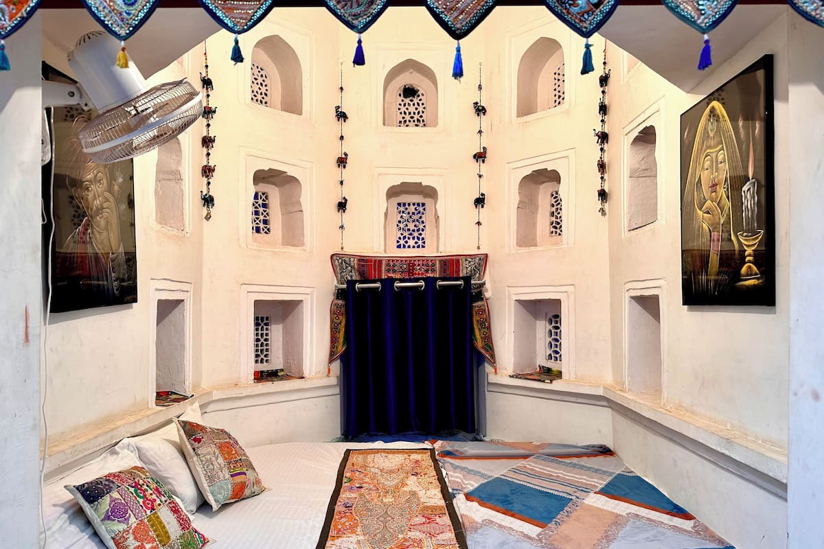 Elite Room | Premium bedding, in-room safe, soundproofing, free WiFi