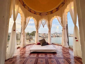 Premier Room | Premium bedding, in-room safe, soundproofing, free WiFi - Kota Kunj Heritage Pushkar (Pushkar)