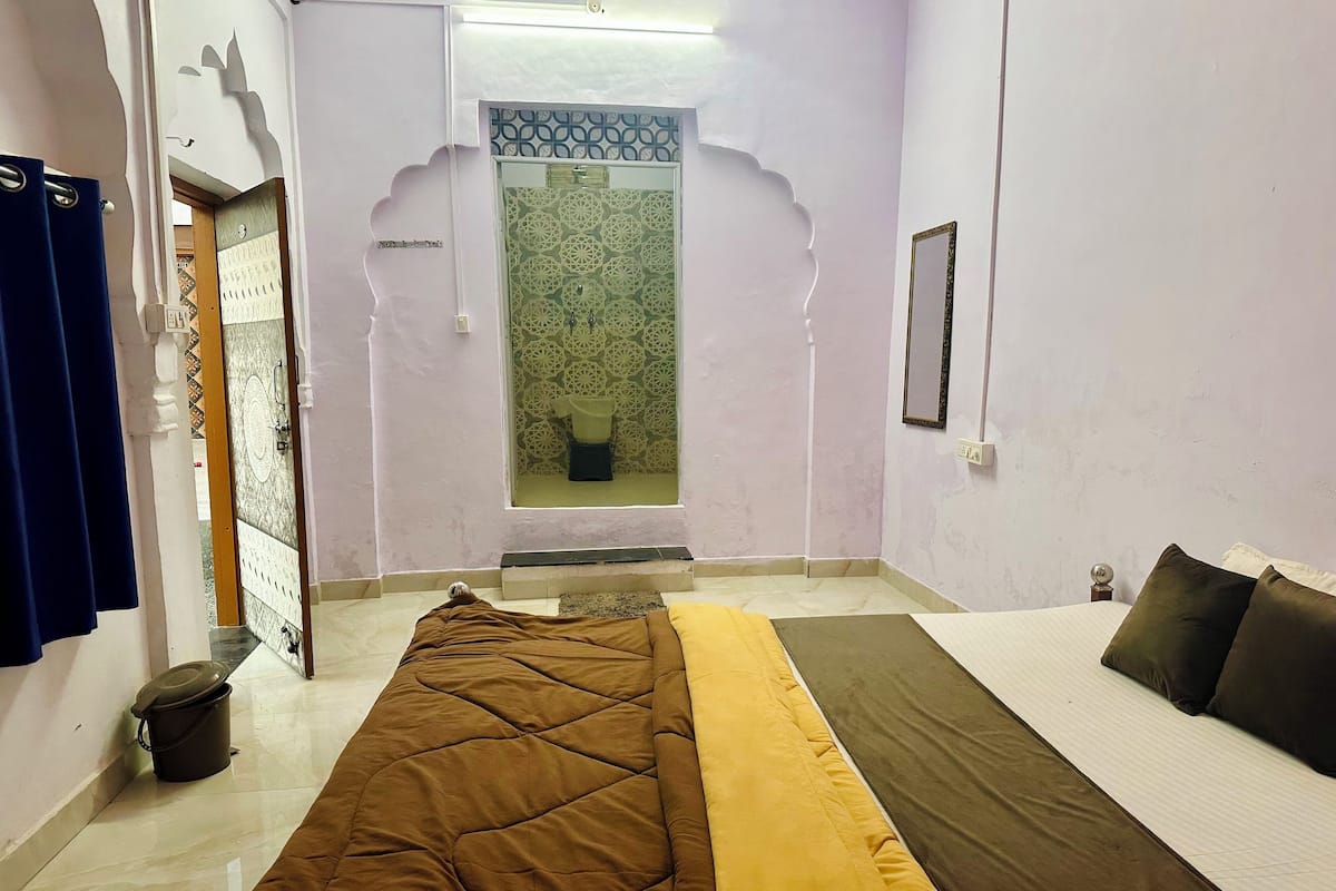 Standard Room | Premium bedding, in-room safe, soundproofing, free WiFi