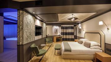 Presidential Suite | In-room safe, desk, laptop workspace, soundproofing