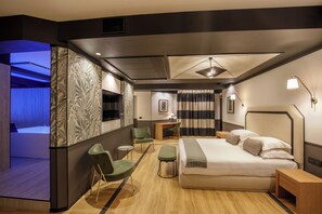 Phòng Suite Presidential | Két bảo mật tại phòng, bàn, khu vực làm việc phù hợp cho laptop 