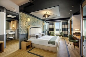 Luxury Suite | In-room safe, desk, laptop workspace, soundproofing