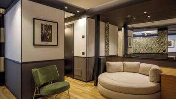 Suíte superluxo | Cofres nos quartos, escrivaninha, espaço de trabalho para notebook