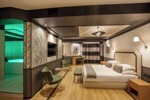 Phòng Suite Presidential | Két bảo mật tại phòng, bàn, khu vực làm việc phù hợp cho laptop 