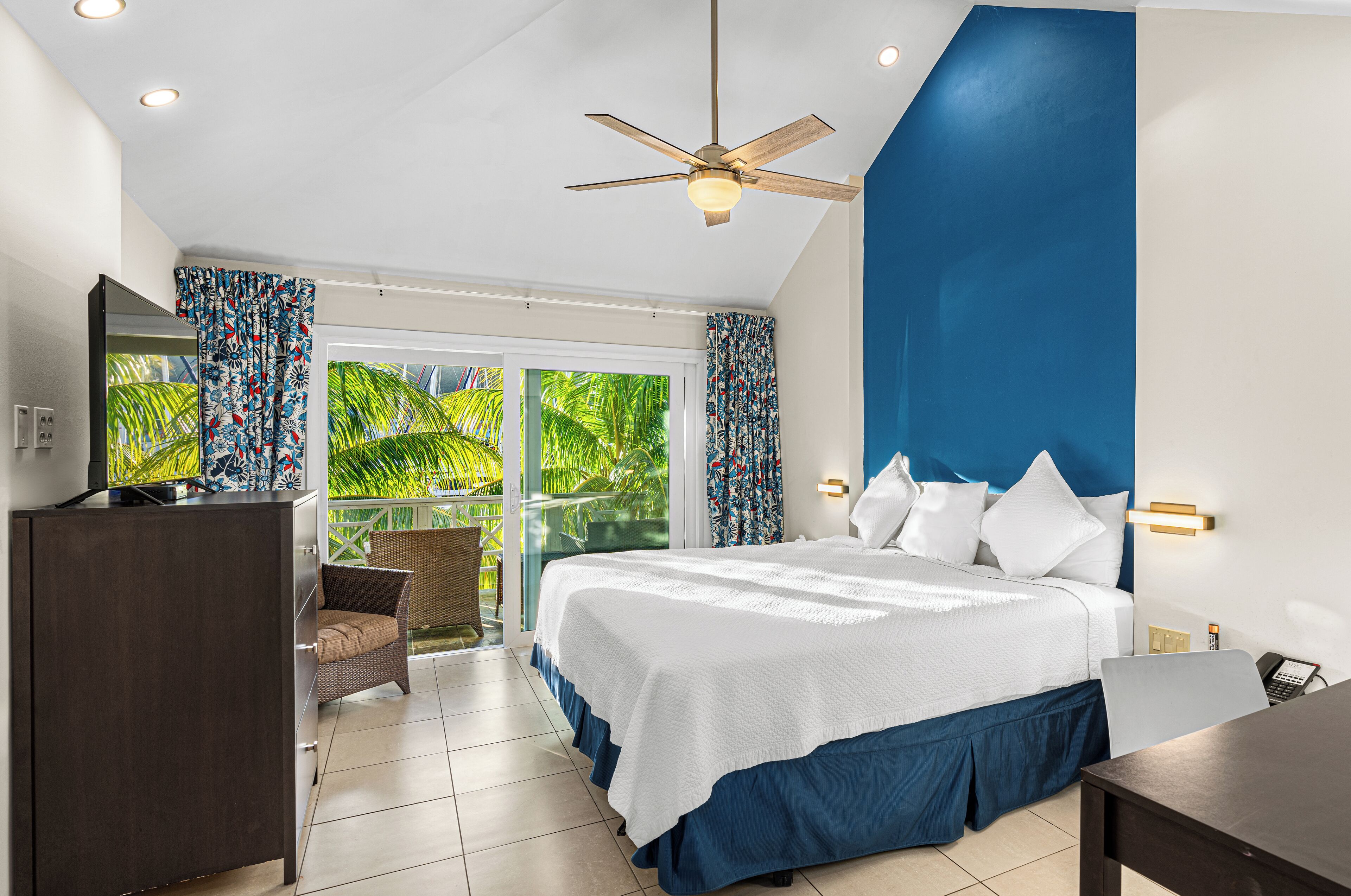 Double Room, Balcony, Marina View | In-room safe, desk, free WiFi