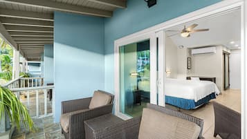 Quarto casal, sacada, vista para a marina | Cofres nos quartos, Wi-Fi de cortesia