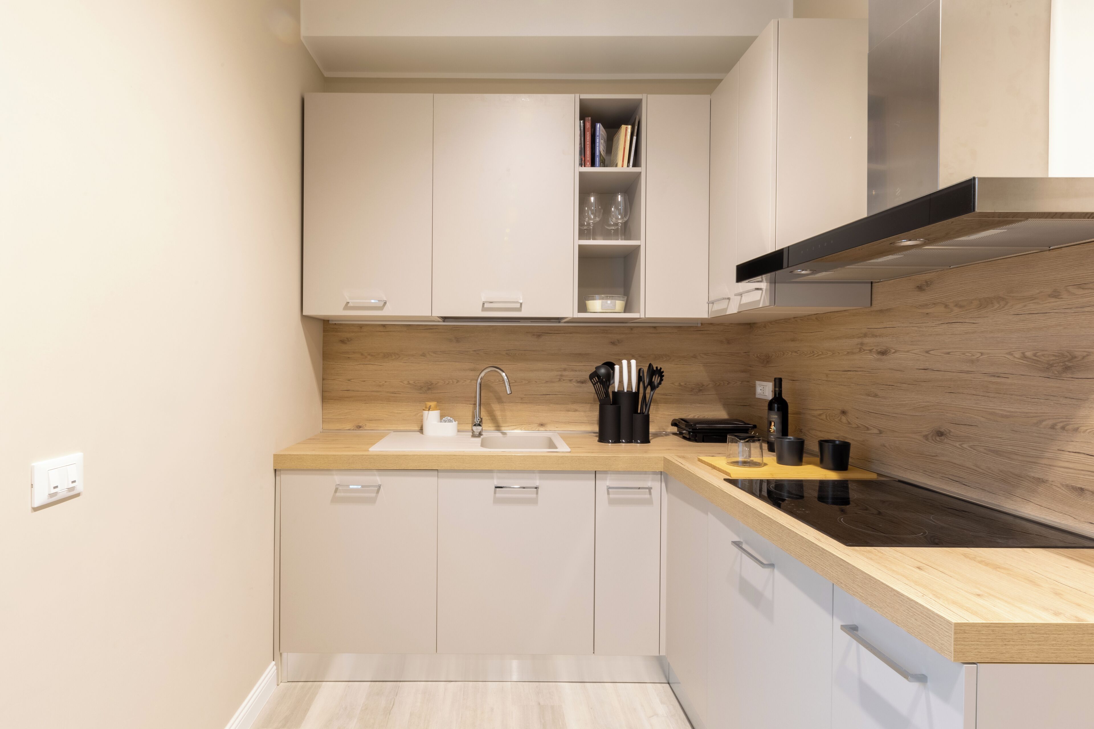 Apartment | Eigene Küche | Kühlschrank, Mikrowelle, Ofen, Herdplatte