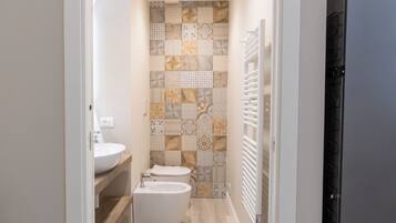 Departamento | Baño | Secadora de cabello, toallas, jabón, shampoo