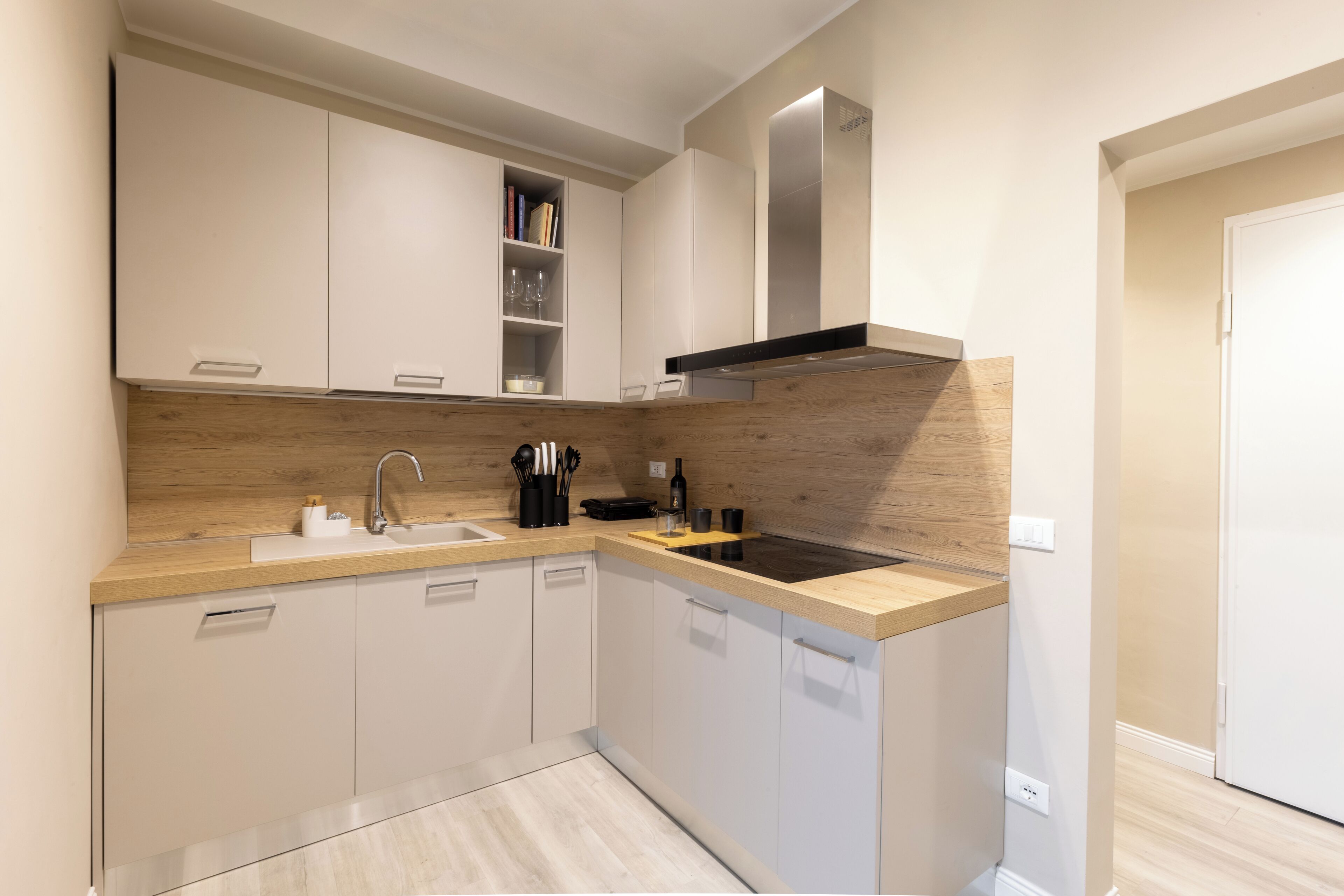 Apartment | Eigene Küche | Kühlschrank, Mikrowelle, Ofen, Herdplatte