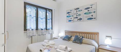 Departamento familiar, varias habitaciones (Mare Sorriso 900M From Sea) | 1 habitación, tabla de planchar con plancha, wifi gratis y ropa de cama