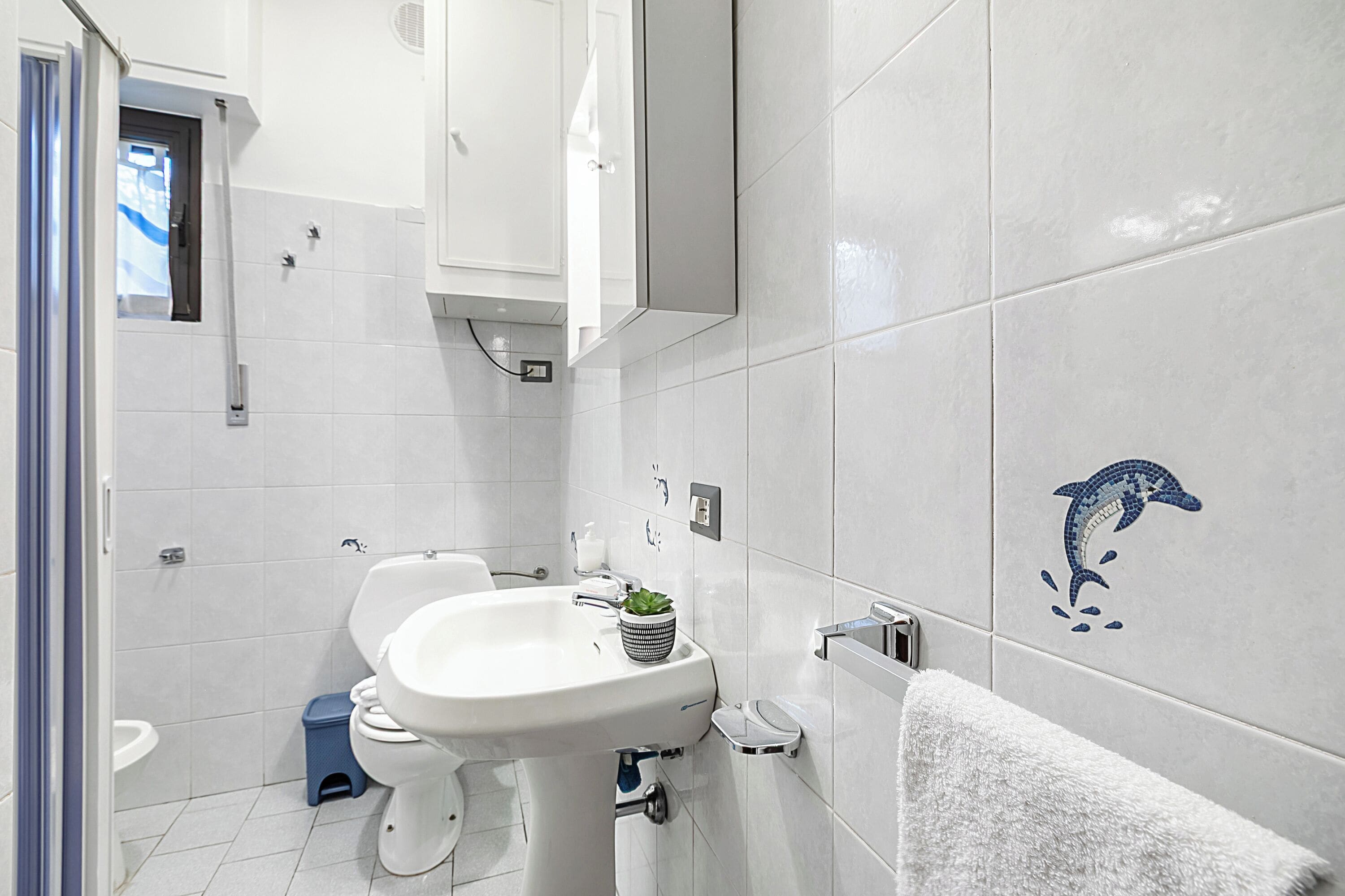 Family Apartment, Multiple Bedrooms (Mare Sorriso 900M From Sea) | Bathroom