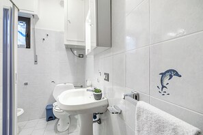 A modern bathroom with a white sink, toilet, and bidet. There is a towel rack and a small window above the toilet. - Mare Sorriso 900m From Sea (Viareggio)
