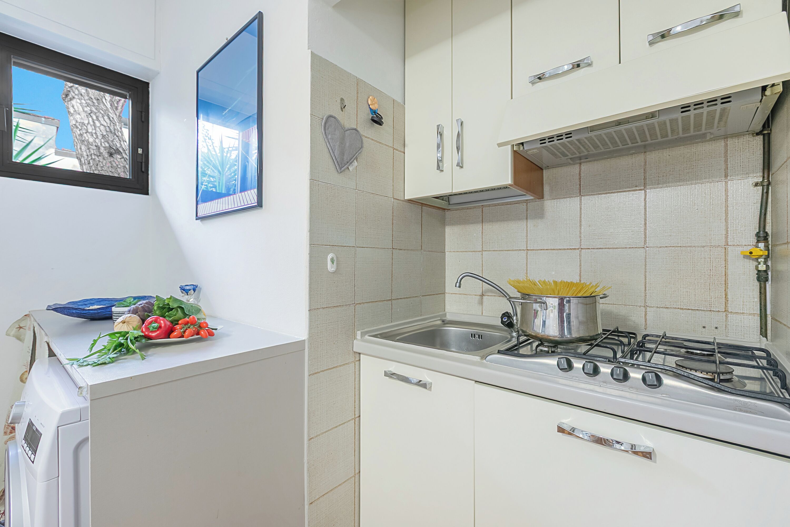 Refrigerador, microondas, horno, placa de cocina