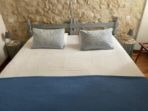 經典雙人或雙床房 | 免費無線上網、床單