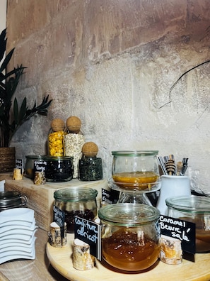 Frokostbuffé hver dag (EUR 15.50 per person)